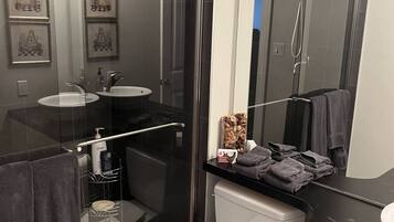 Combined shower/tub, hair dryer, towels, soap