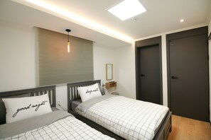 Twin Room (Foreigner Only) | Free WiFi - Heima Guesthouse Hongdae (Seoul)