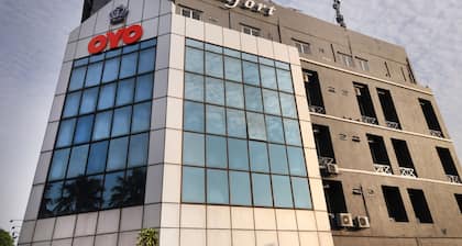 Super OYO 447 Comfort Hotel Meru