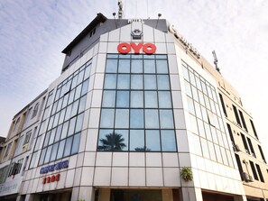 Exterior - Super OYO 447 Comfort Hotel Meru (Klang)