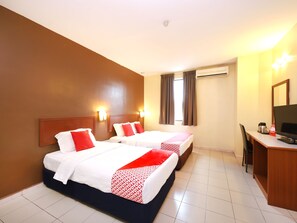 Superior Suite | Free WiFi, bed sheets - Super OYO 447 Comfort Hotel Meru (Klang)