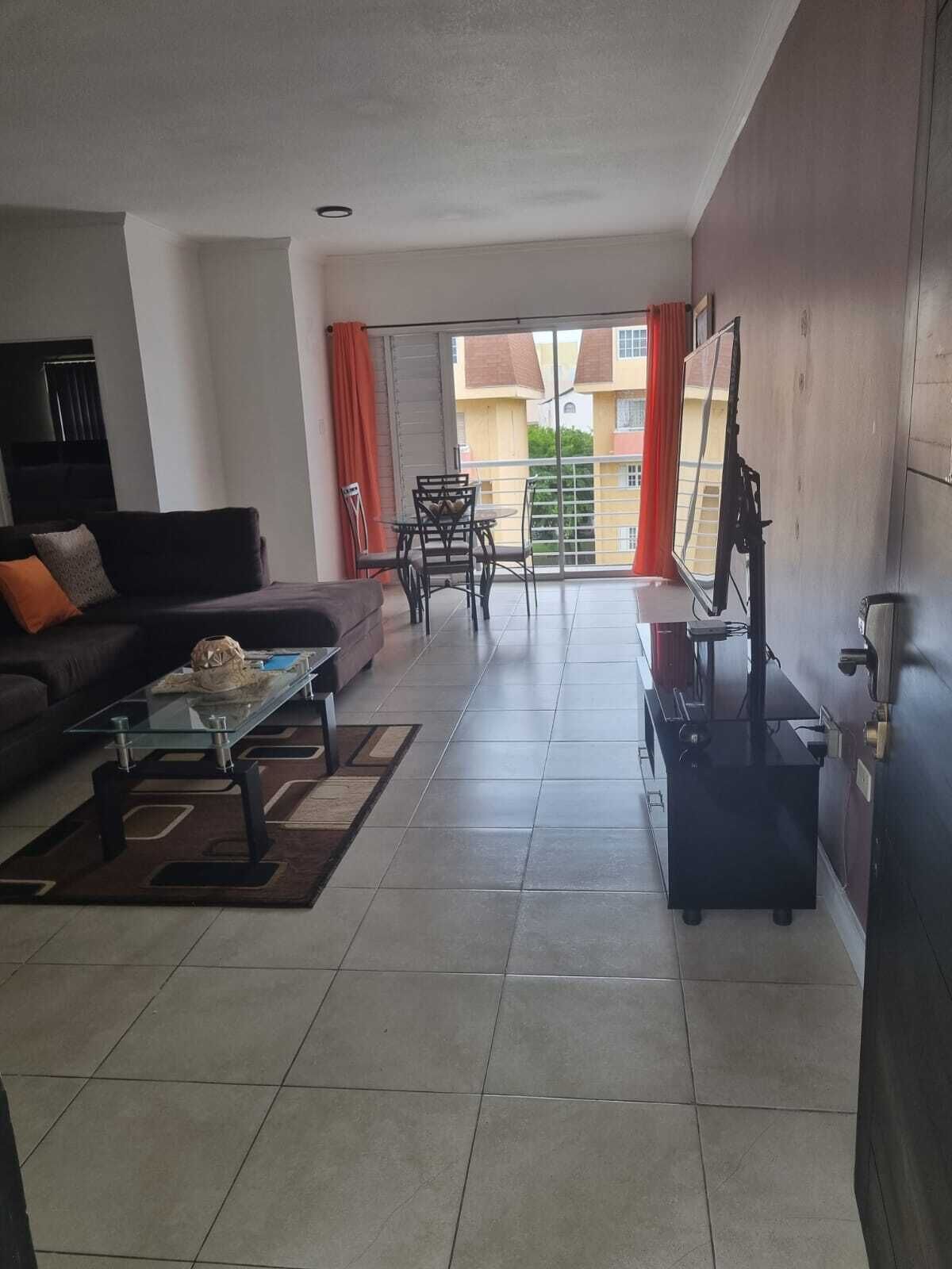 เอ็กเซกคิวทีฟคอนโด, เตียงควีนไซส์ 1 เตียง, พร้อมสิ่งอำนวยความสะดวกสำหรับผู้พิการ, ปลอดบุหรี่ | บริเวณนั่งเล่น | สมาร์ททีวี