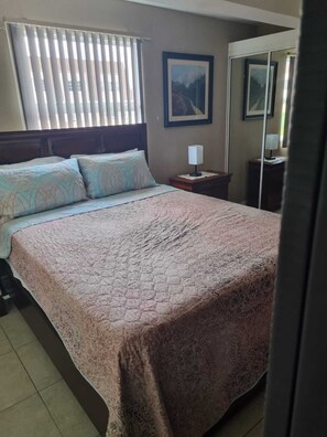 Executive Condo, 1 Queen Bed, Accessible, Non Smoking | 1 bedroom, blackout drapes, soundproofing, iron/ironing board