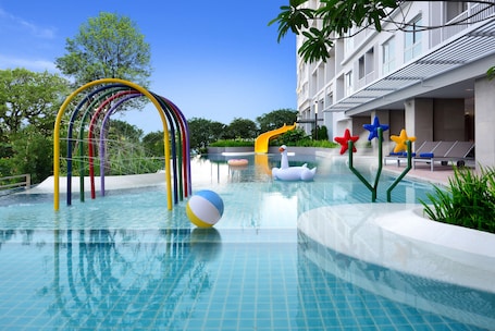 Outdoor pool, sun loungers