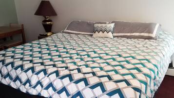 基本客房, 1 張特大雙人床, 非吸煙房 | 免費無線上網