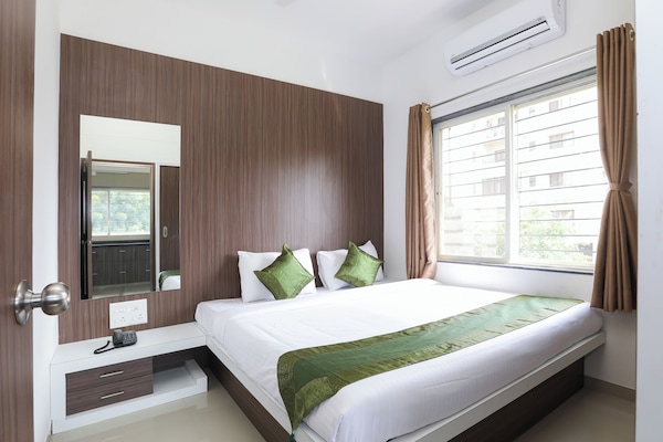 Camera Premium | Minibar, con arredamento individuale, una scrivania, ferro/asse da stiro