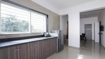 Premium Room | Minibar, individually furnished, desk, iron/ironing board