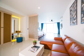 Premium Deluxe Suite  | Minibar, safe på rommet, blendingsgardiner og strykejern/-brett