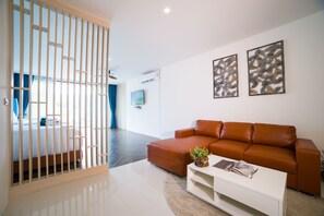 Premium Deluxe Suite  | Minibar, safe på rommet, blendingsgardiner og strykejern/-brett