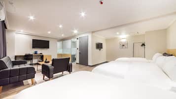 Family Triple - No Parking | Minibar, desk, soundproofing, free WiFi