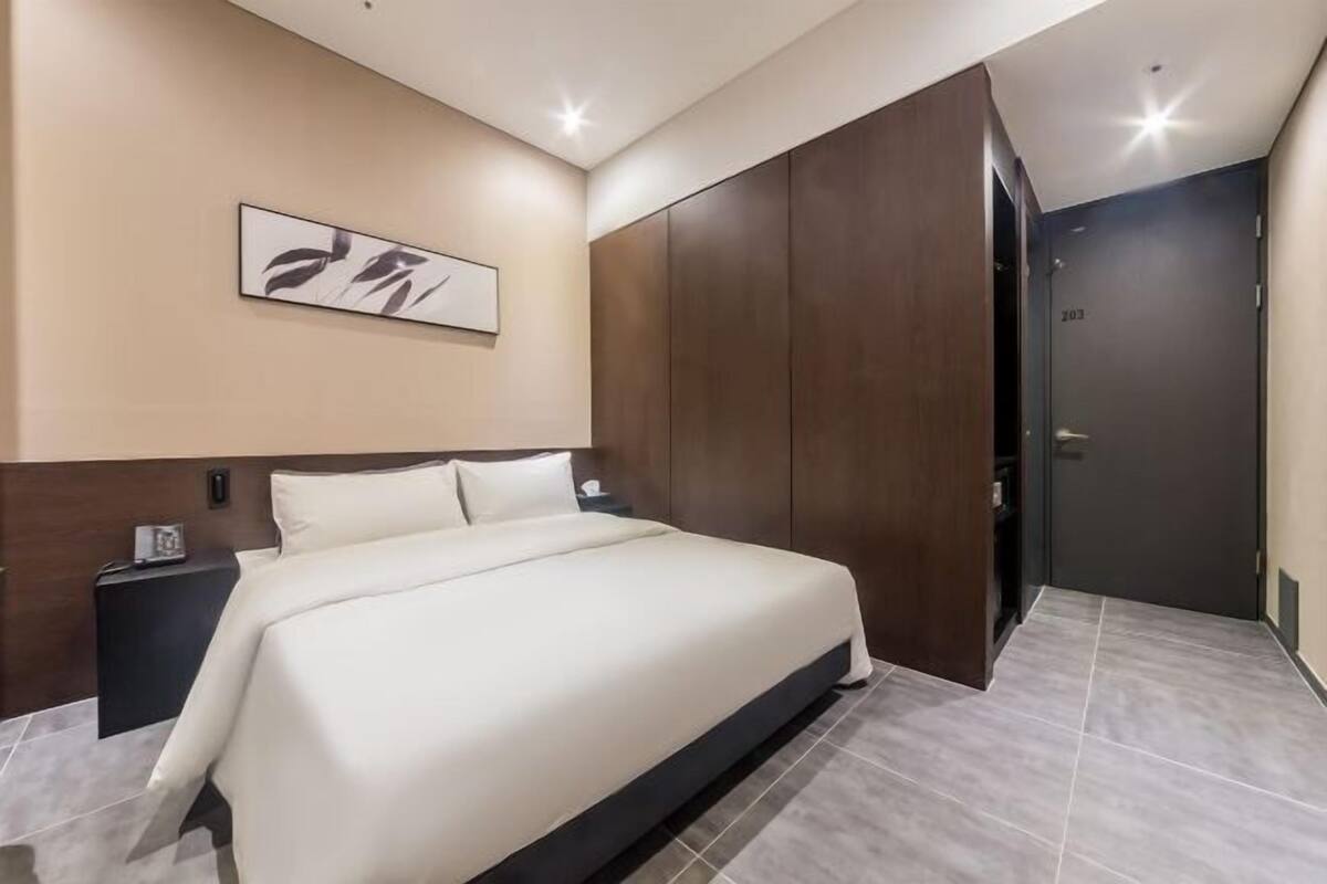 Minibar, desk, soundproofing, free WiFi