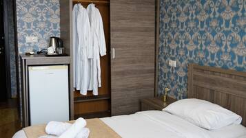 Standard Double or Twin Room, 1 Bedroom | Egyptian cotton sheets, desk, blackout drapes, soundproofing