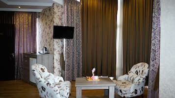 Standard Double or Twin Room, 1 Bedroom | Egyptian cotton sheets, desk, blackout drapes, soundproofing