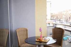 Standard Triple Room | Balcony view - Hotel Monopoli Kutaisi (Kutaisi)