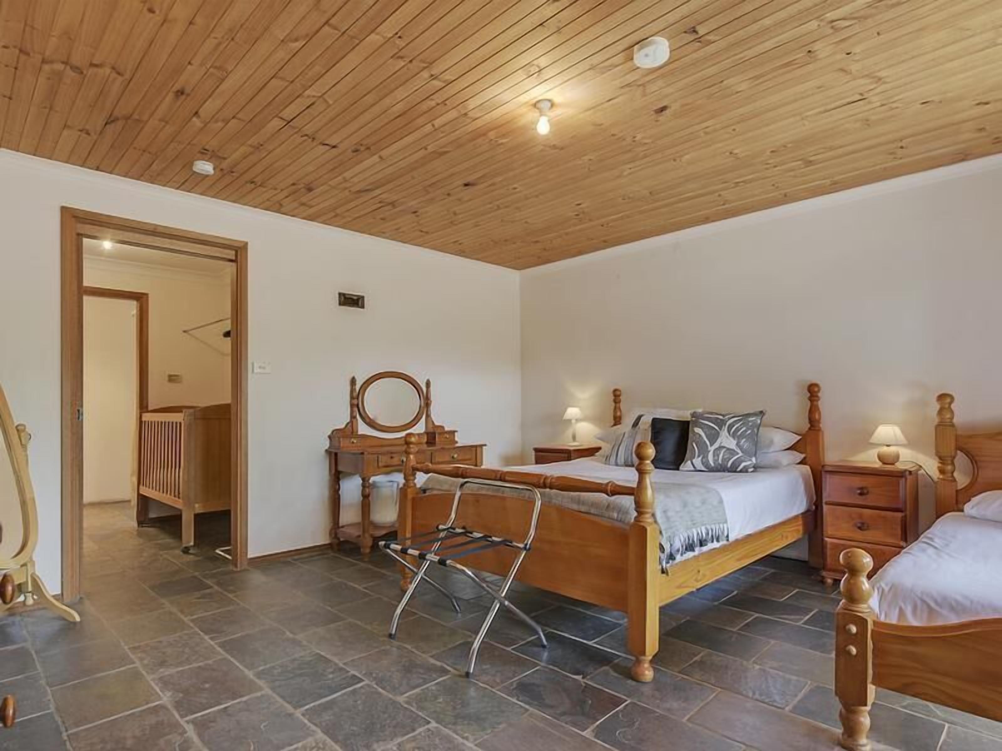 Steeles Island Retreat — image 13