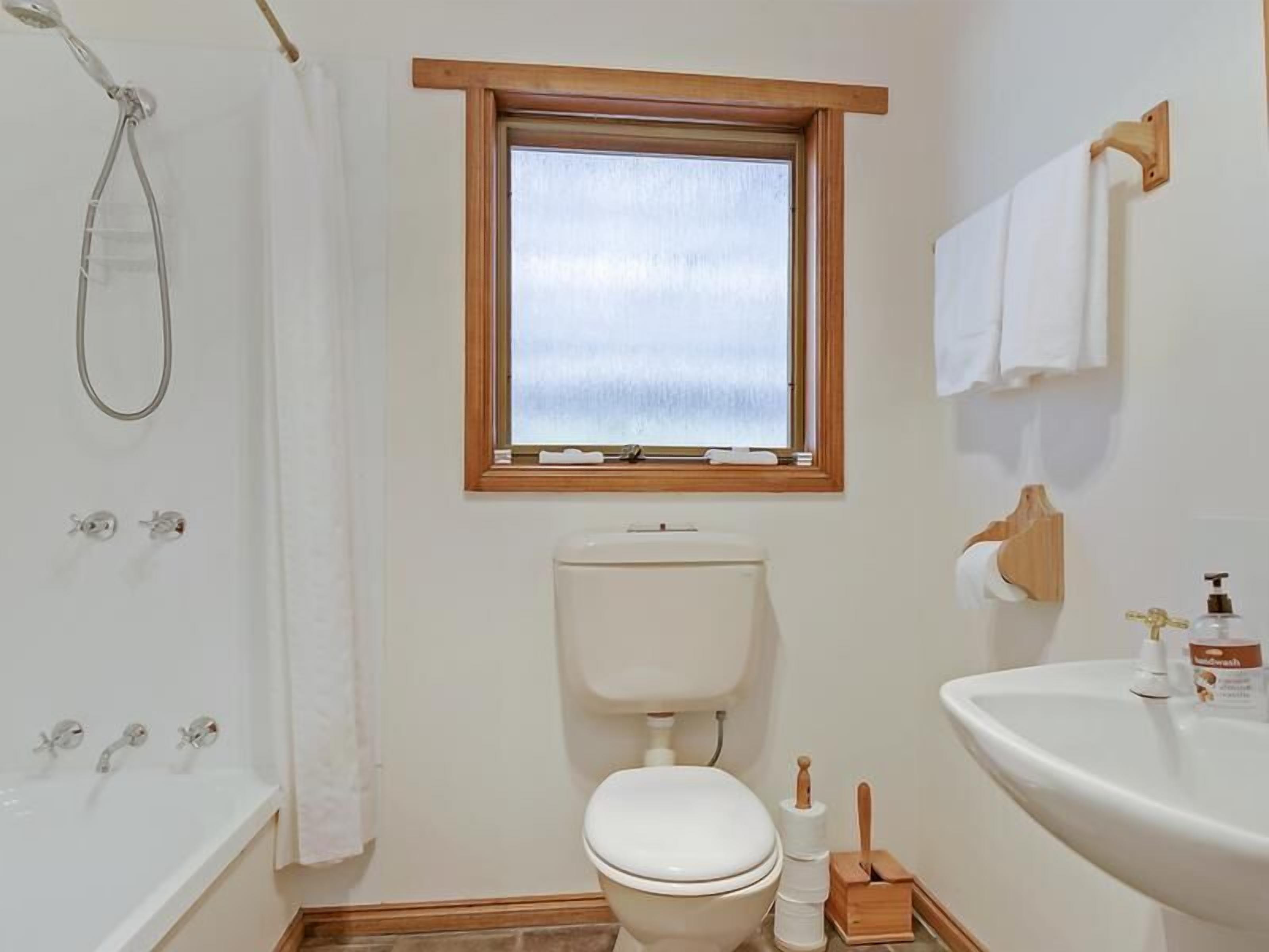 Steeles Island Retreat — image 8