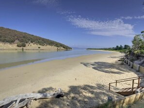 The Beach Homestead, 7 Bedroom | Beach/ocean view