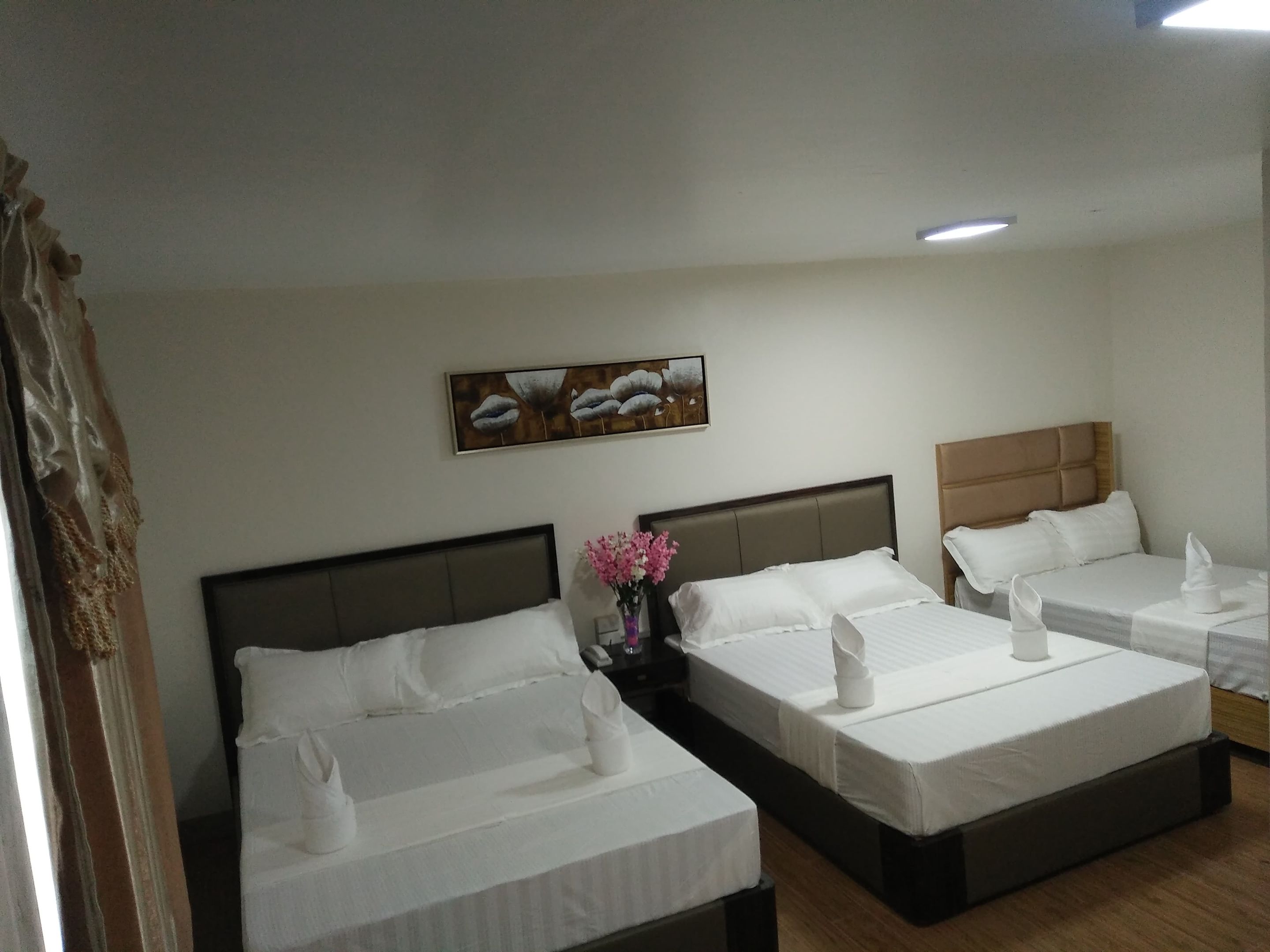 vip family room | bed sheets