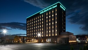 A large hotel building with a sign reading "HOTEL ROUTE INN Grand". - Hotel Route Inn Grand Muroran (Muroran)