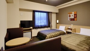 A hotel room with two beds, a desk with a television, a small table, and a window with curtains. - Hotel Route Inn Grand Muroran (Muroran)