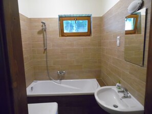 Apartment, 2 Bedrooms | Bathroom | Slippers, towels