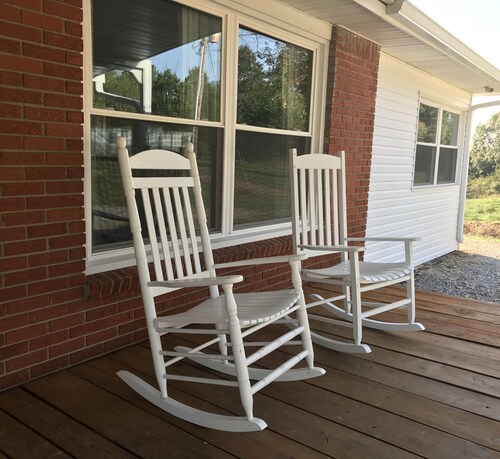 Retreat, Relax, Refresh in this cozy country home. <br>Dixon Springs Cabins