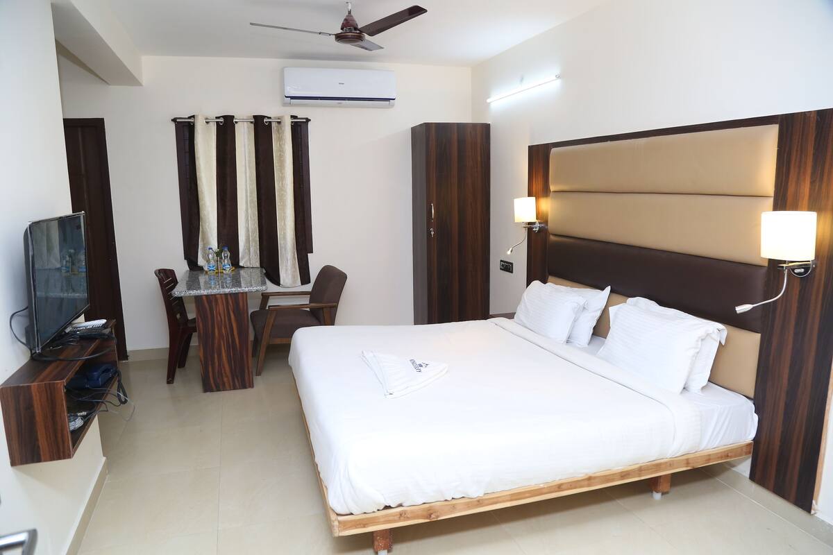 Suite Royal | Cortinas blackout, insonorización y tabla de planchar con plancha
