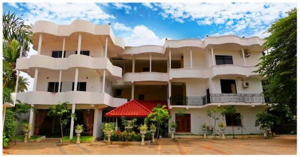 Front of property - Shamal Holiday Home (Anuradhapura)