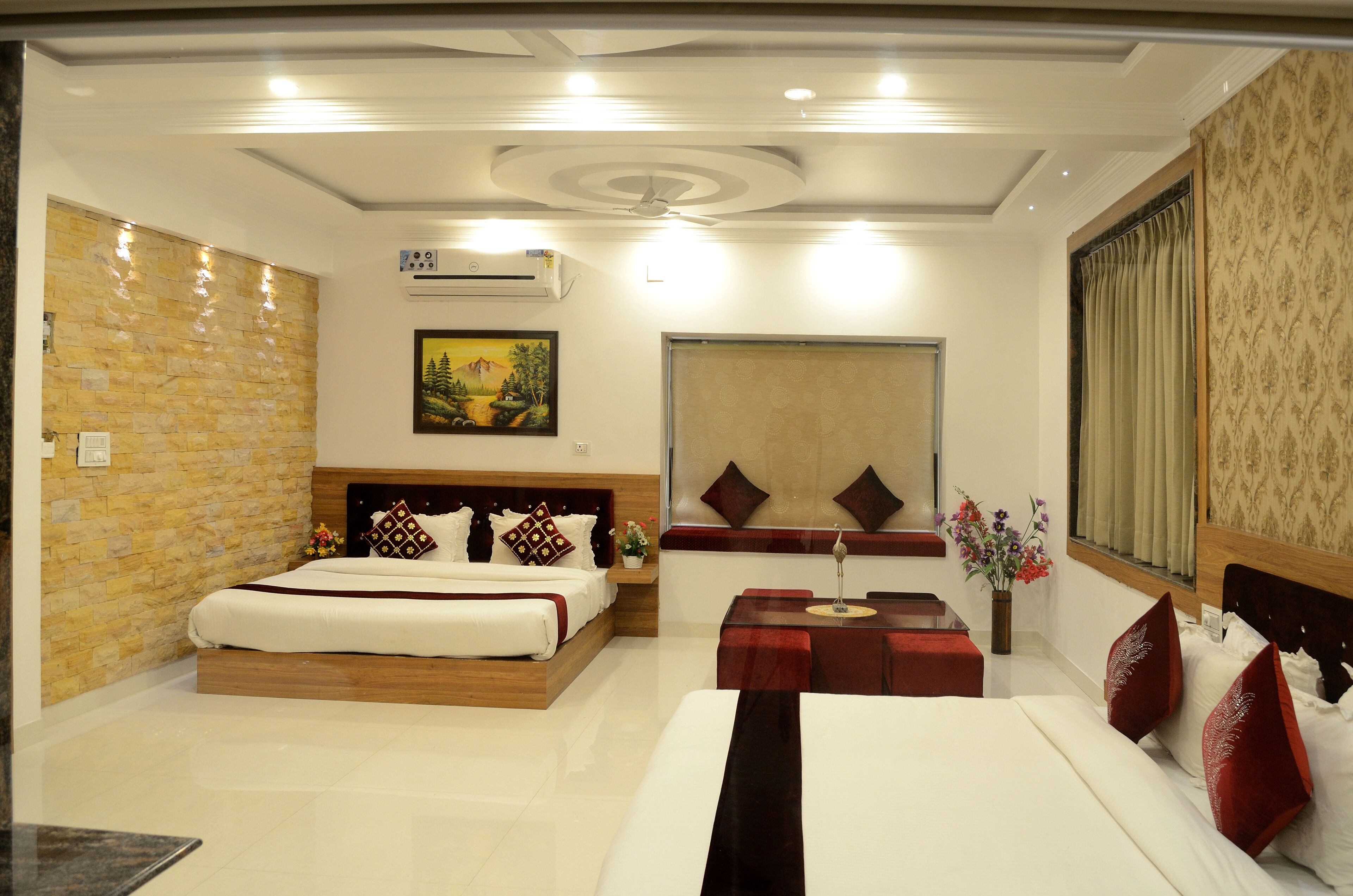 Family Room | 10 bedrooms, Select Comfort beds, laptop workspace, iron/ironing board