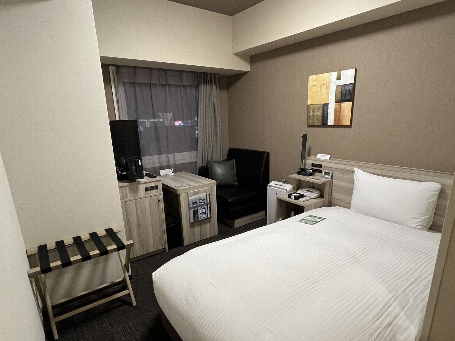 Desk, free WiFi, bed sheets