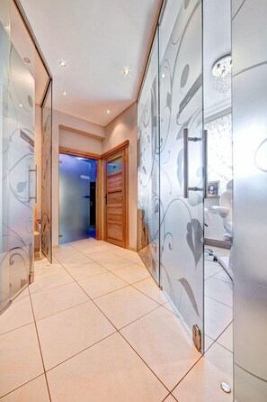 美體療程、身體去角質、臉部療程、1 間療程室