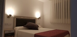 1 soverom, safe på rommet, wi-fi (inkludert) og sengetøy