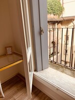 Camera doppia, balcone, vista città | Vista dalla camera