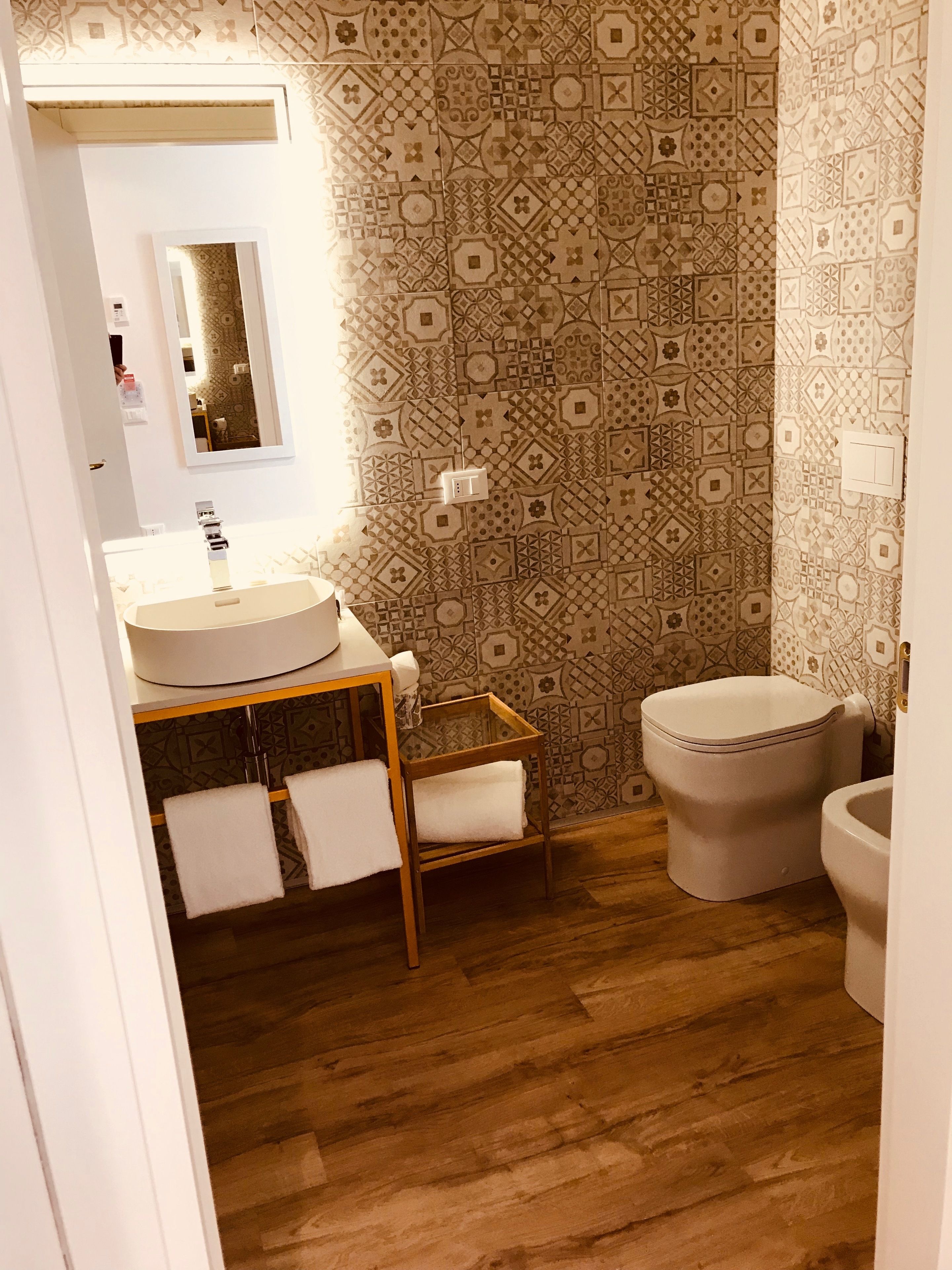 shower, rainfall showerhead, free toiletries, hair dryer