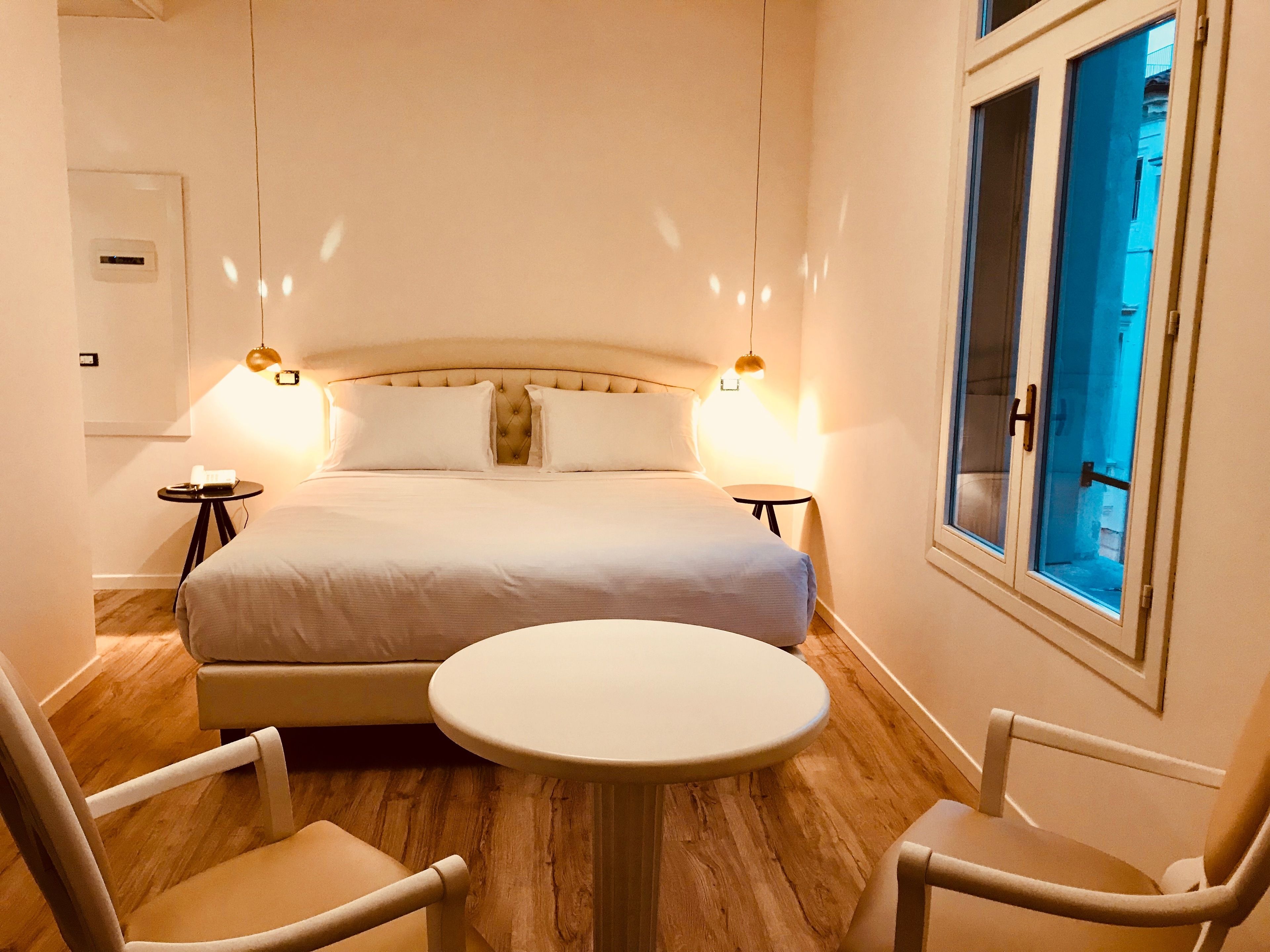 junior suite, city view | minibar, in-room safe, desk, soundproofing