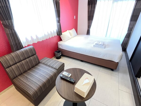Desk, soundproofing, free WiFi, bed sheets - BiBi Hotel FUTENMA (Ginowan)