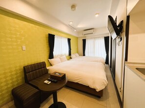 Desk, soundproofing, free WiFi, bed sheets - BiBi Hotel FUTENMA (Ginowan)