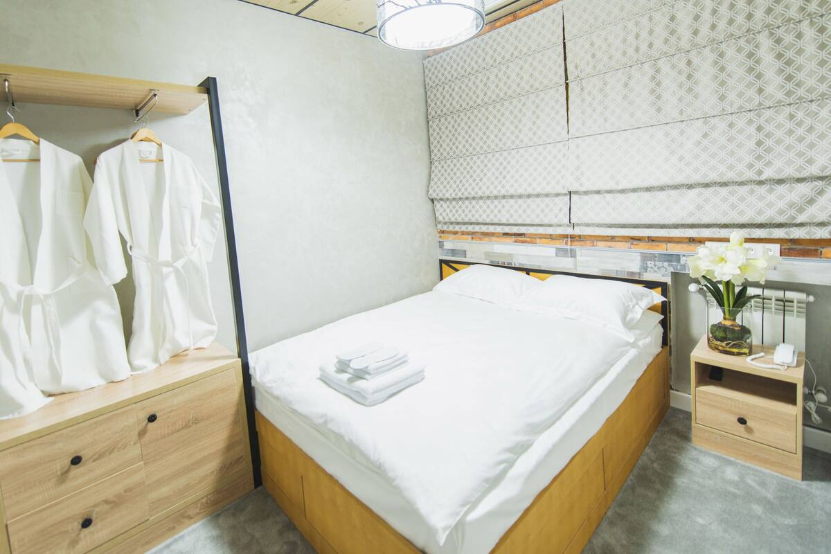 标准双人房 | 客房内保险箱、熨斗/熨板、免费 WiFi、床单