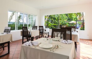 Breakfast, lunch, dinner served; local and international cuisine  - J'S Links Angkor Boutique Hotel (Siem Reap)
