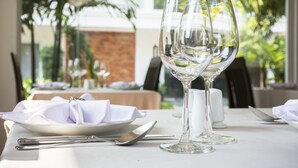 Fridge, microwave, oven, stovetop - J'S Links Angkor Boutique Hotel (Siem Reap)