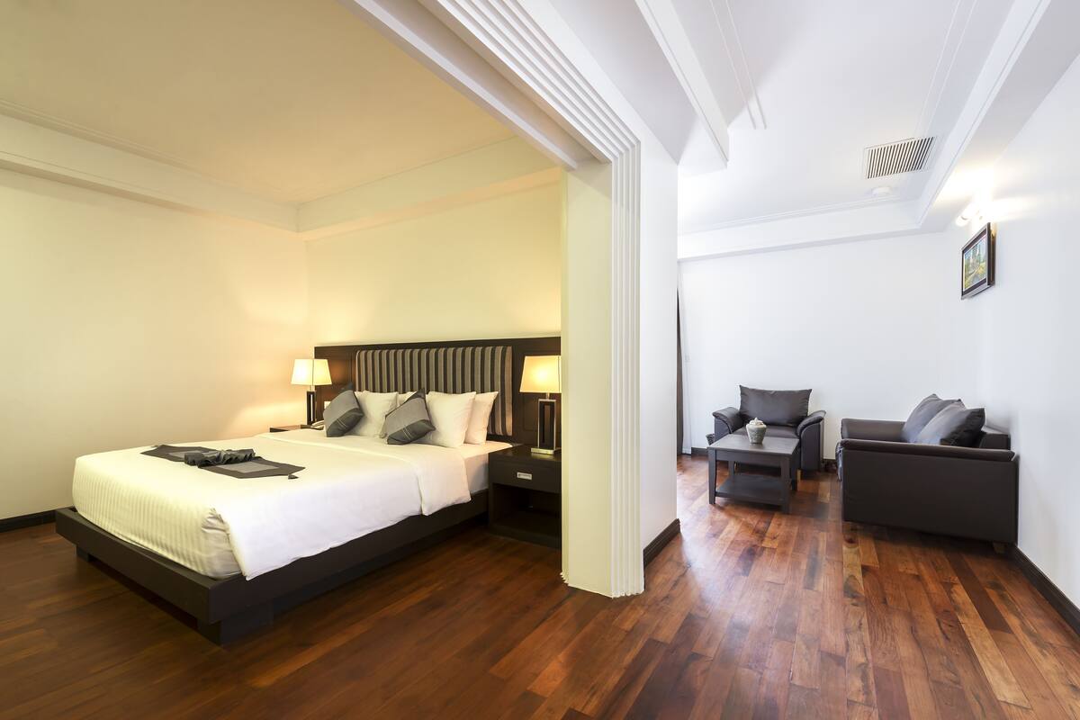 Villa, 1 Bedroom | Desk, blackout curtains, soundproofing, iron/ironing board