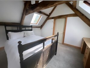 مكتب ومكواة/لوح كي