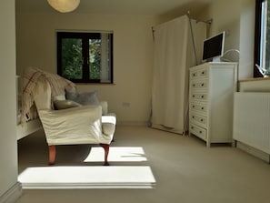 Double Room (Rhiannon) | Desk, iron/ironing board - Melin Tregib (Llandeilo)