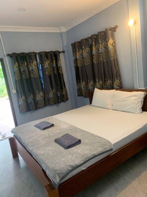 經典雙人房 | 房內夾萬、免費 Wi-Fi、床單