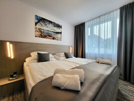 Deluxe Room | Select Comfort beds, in-room safe, desk, laptop workspace