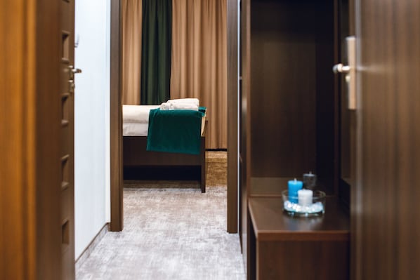 1 bedroom, Select Comfort beds, in-room safe, desk