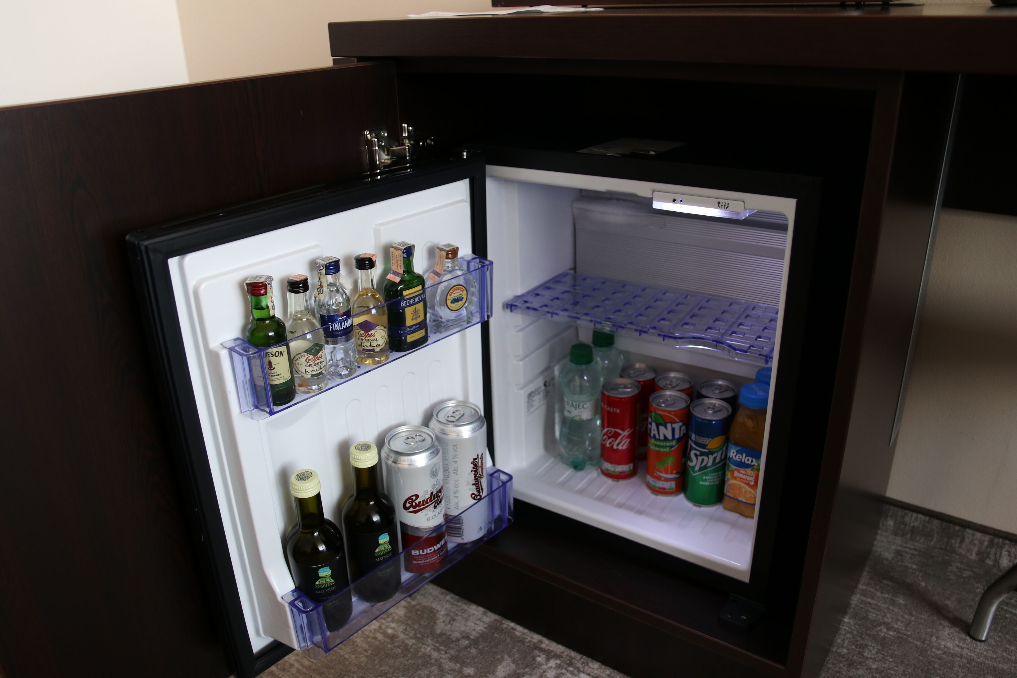deluxe double room | minibar