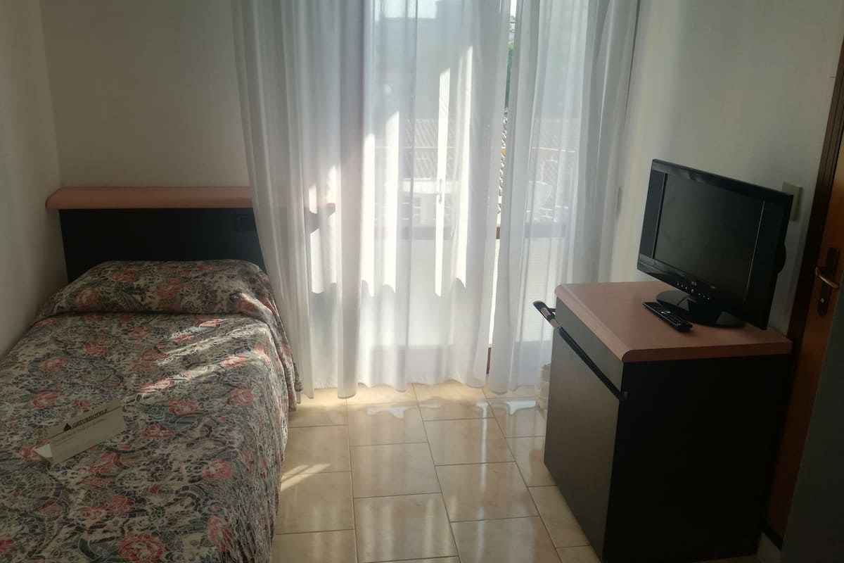 Minibar, in-room safe, desk, bed sheets