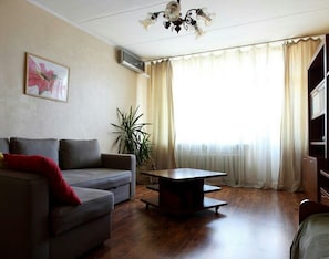 Desk, iron/ironing board, rollaway beds, free WiFi