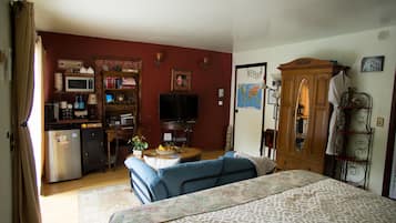 Premium Studio Suite, Non Smoking, Pool View | Premium bedding, individually decorated, individually furnished, desk